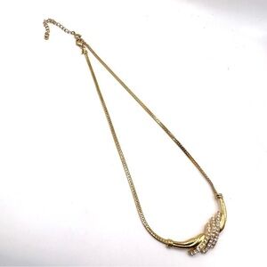 Vintage 1980s Gold Tone Avon Necklace | N102